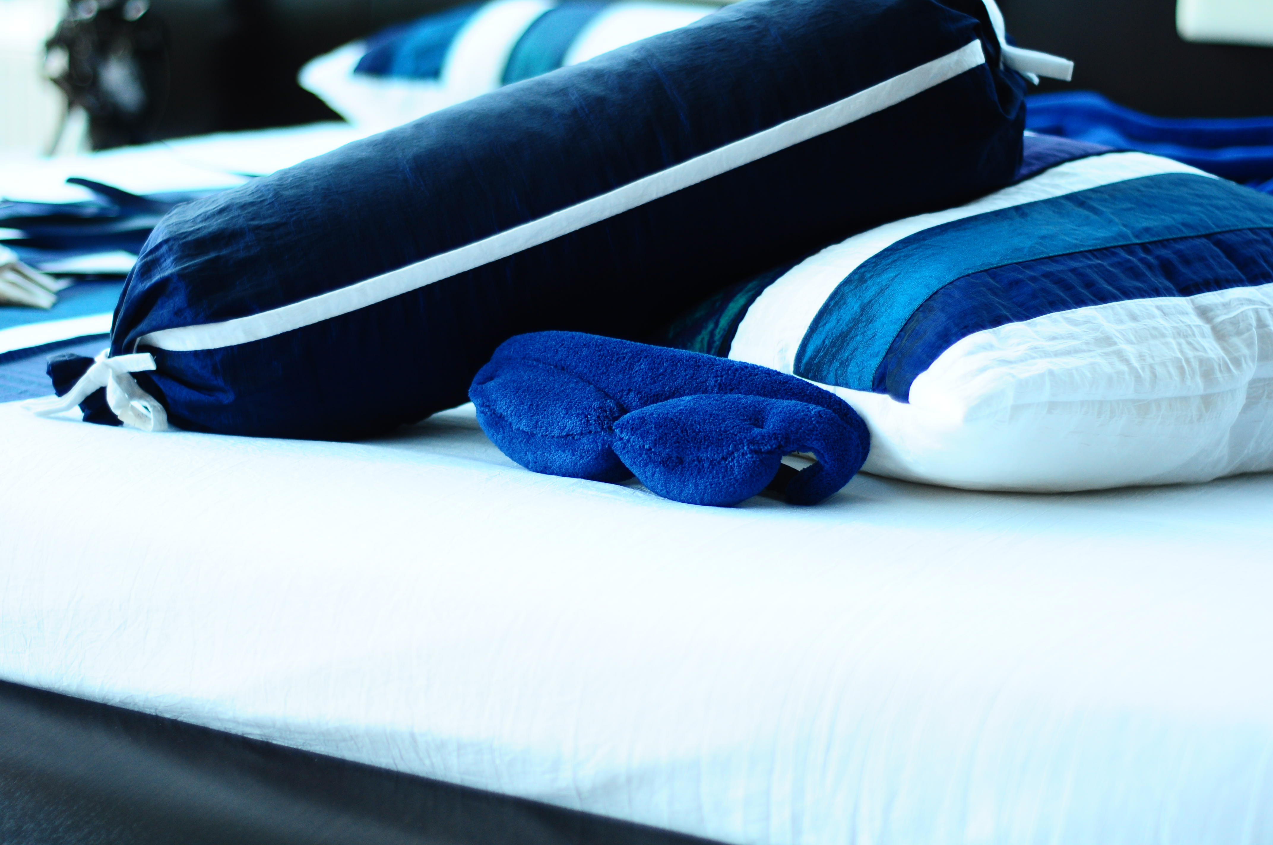 ágytakaró taft fehér - kék csíkos 