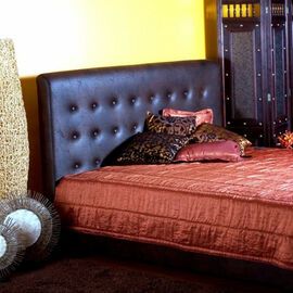 Kárpitos ágy - ágykeret, Kansas franciaágy, komód, éjjeliszekrény