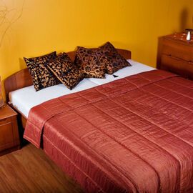 Colorado ágy -  tömör fa ágykeret, ágyneműtartó, éjjeliszekrény, ruhásszekrény