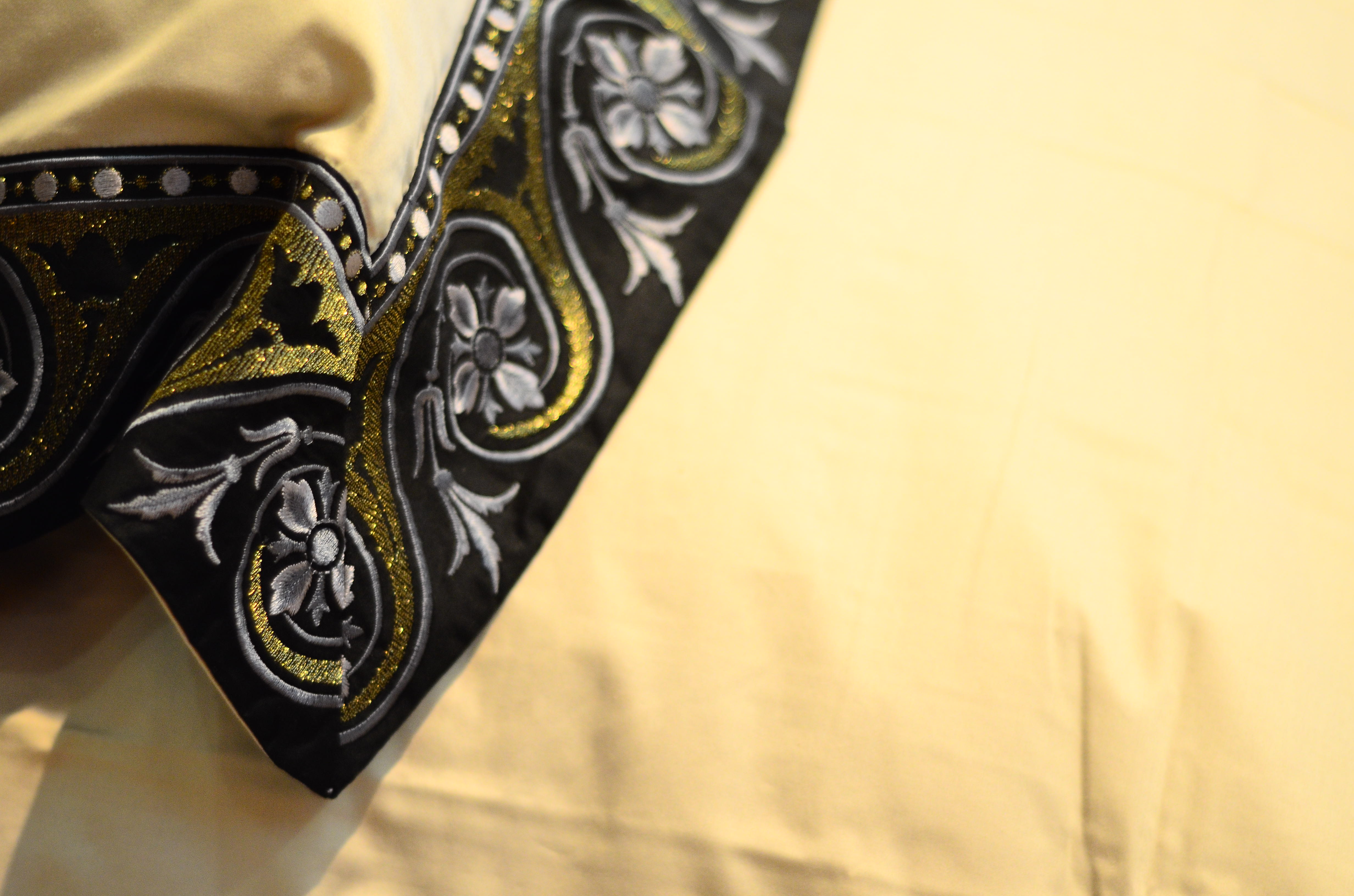 Hímzett pamut ágynemű fekete-arany- NOVETEX matrac